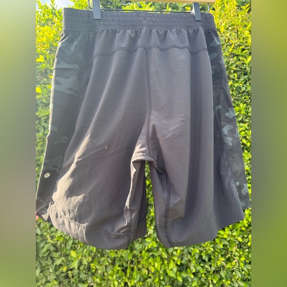 Mens lululemon shorts - Picture 3 of 3